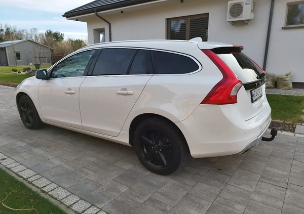 Volvo V60 cena 39800 przebieg: 240000, rok produkcji 2013 z Pionki małe 232